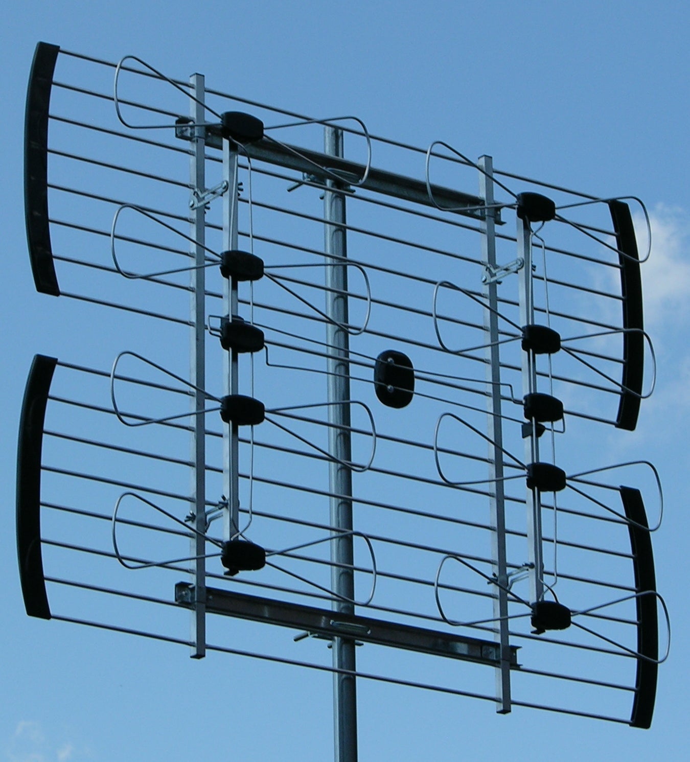 Sky Blue Antenna SB48, 8 Bay Hi-VHF/UHF TV Antenna, Fringe/Deep-Fringe